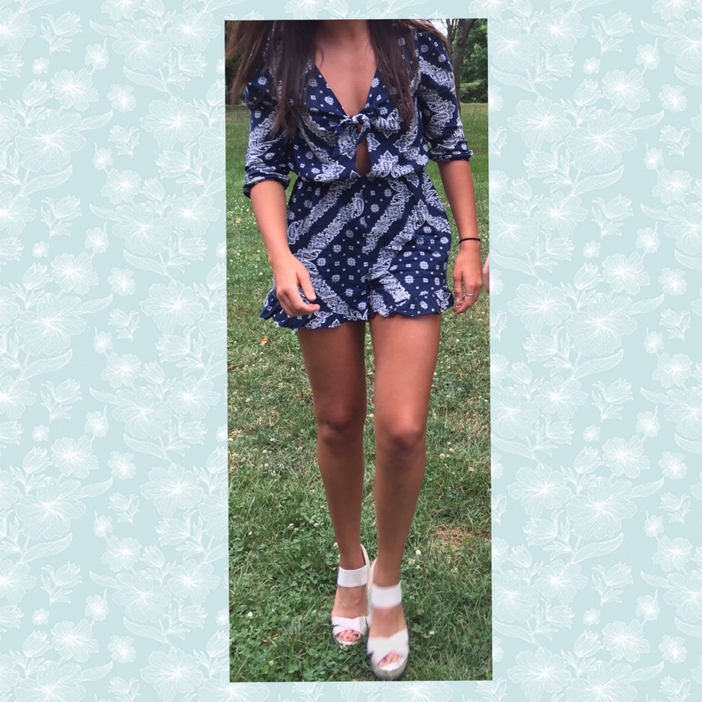 Francesca’s Alya Paisley Blue Romper | Medium